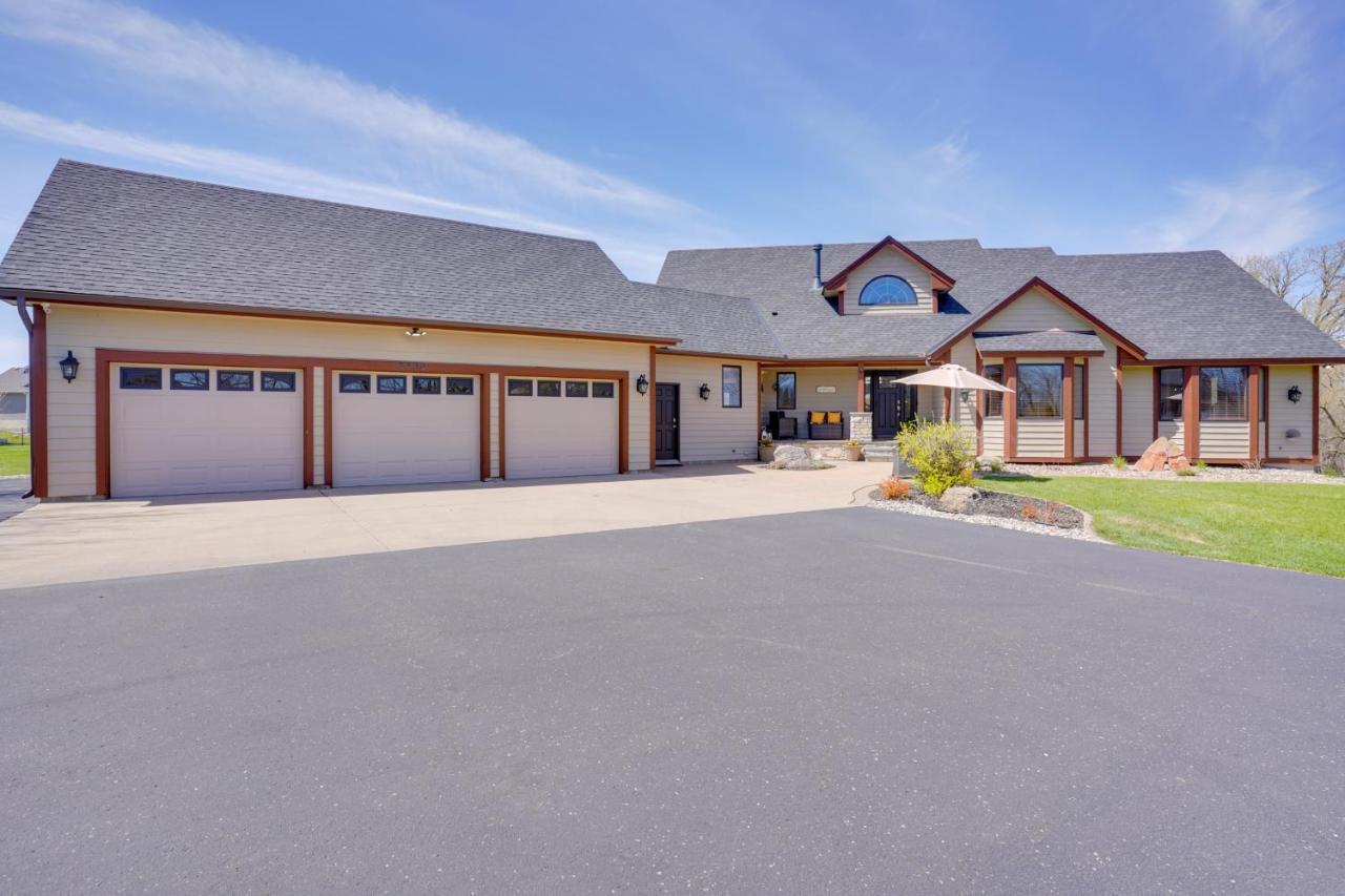Expansive Shakopee Vacation Rental On 5 Acres! ภายนอก รูปภาพ